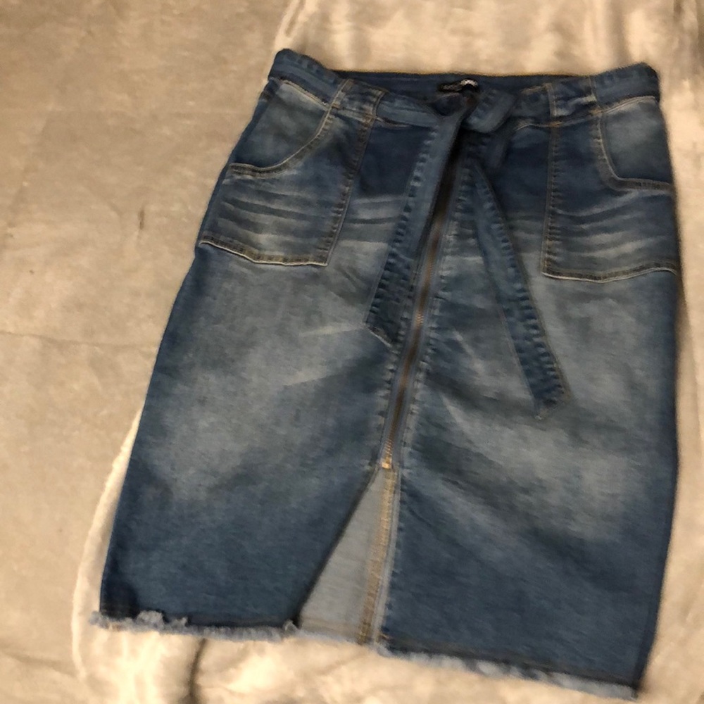FashionNova denim front zipper skirt